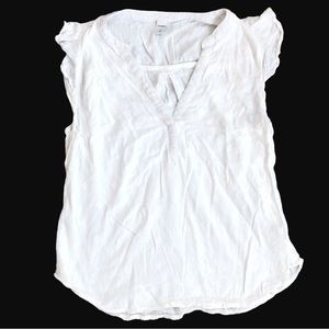 𝅺white embroidered Old Navy tank top with ruffle shoulders size S